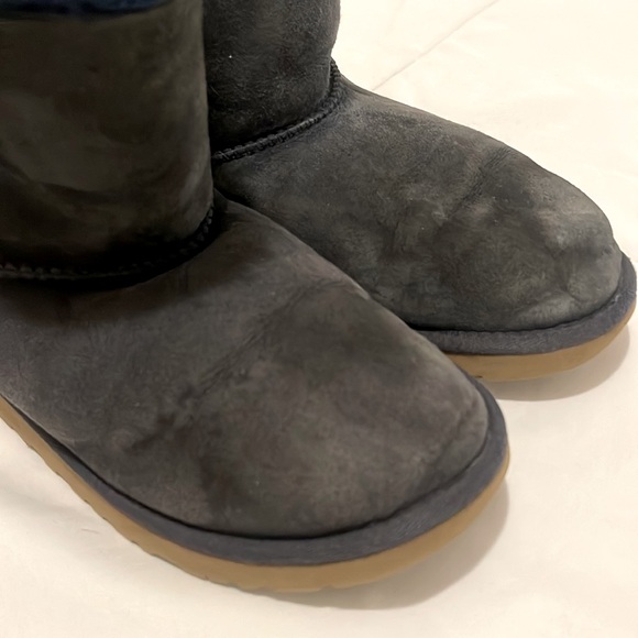 UGG Boots - Picture 3 of 9